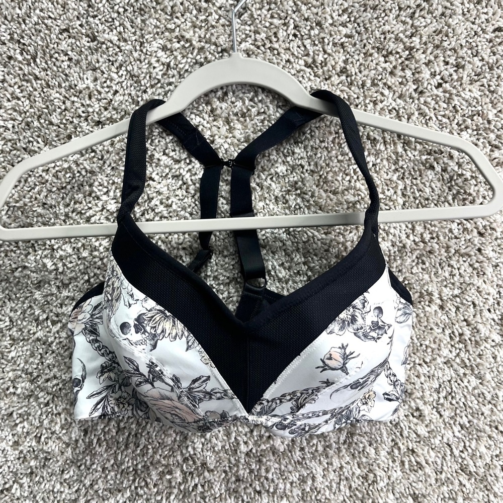 Torrid Sports Bra Women's 38C Active White Skull Floral Print Padded Underwire
